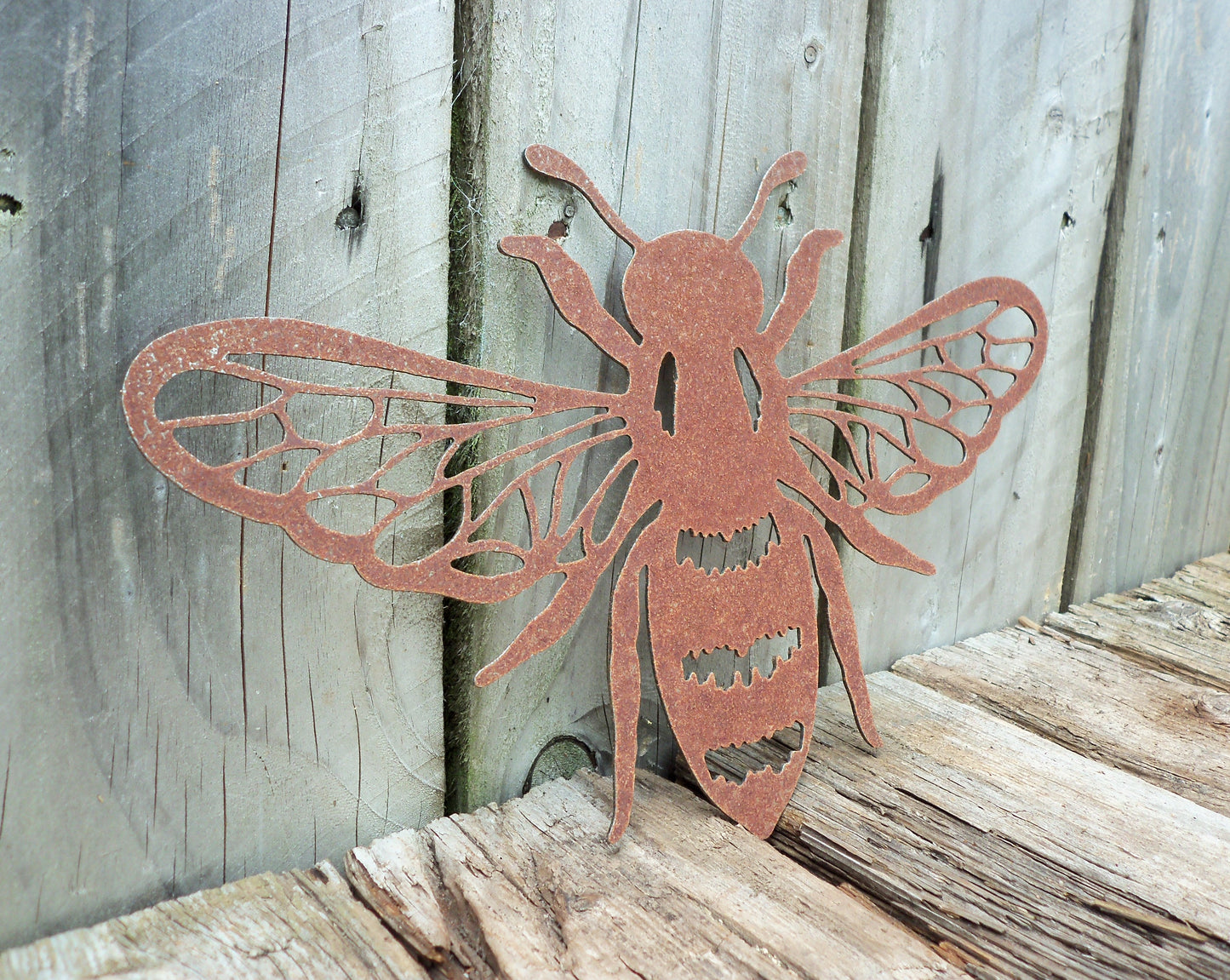 Rusty Metal HONEY BEE Garden Ornament. Rustic Garden Decor. Metal Garden Bee Decoration. Rusted Steel Garden Art. Birthday Gift for Mum.