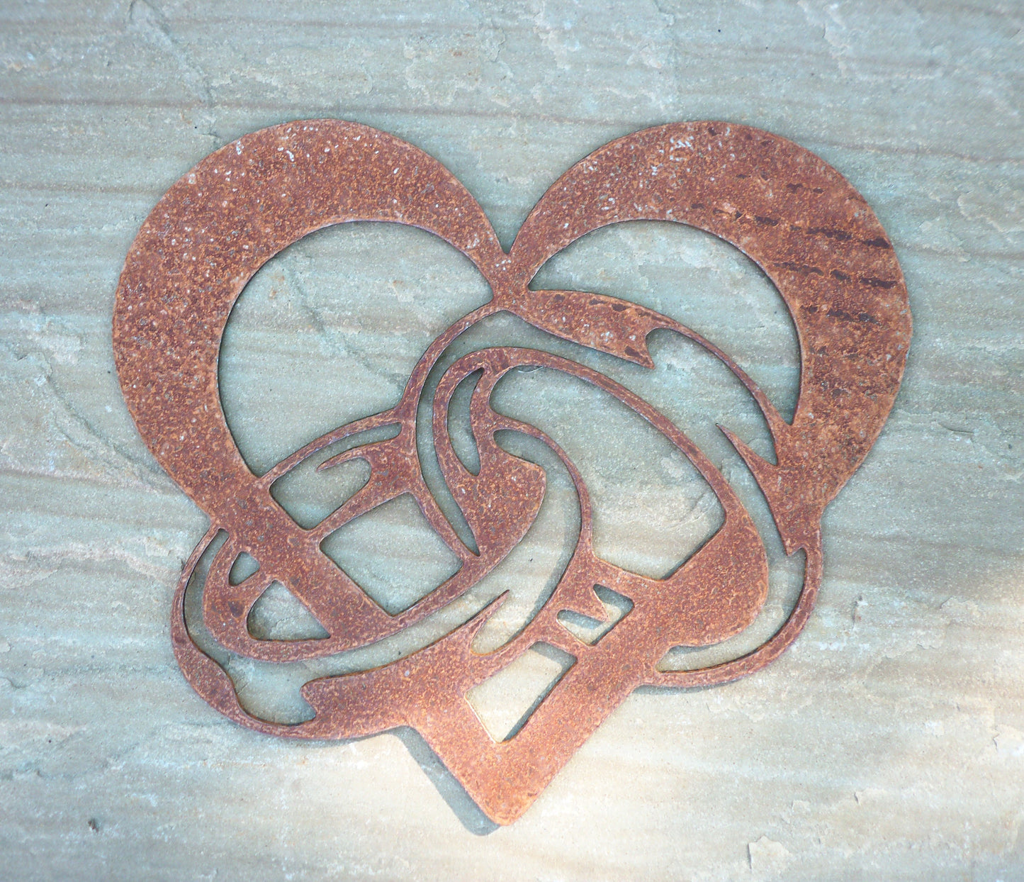 Rusty Metal LOVE HEART with Entwined Rings Garden Ornament. Rustic Garden Decor. Metal HEART Garden Decoration. Rusted Steel Vintage Garden Art.