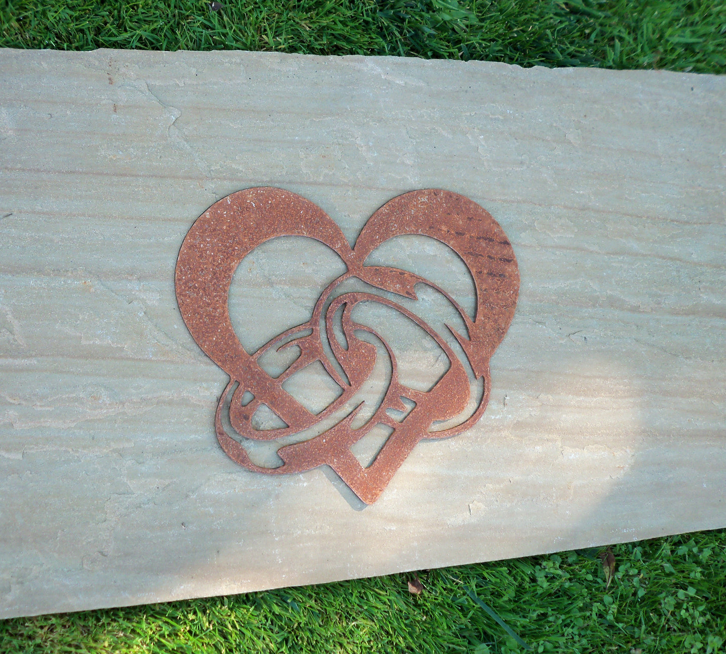 Rusty Metal LOVE HEART with Entwined Rings Garden Ornament. Rustic Garden Decor. Metal HEART Garden Decoration. Rusted Steel Vintage Garden Art.