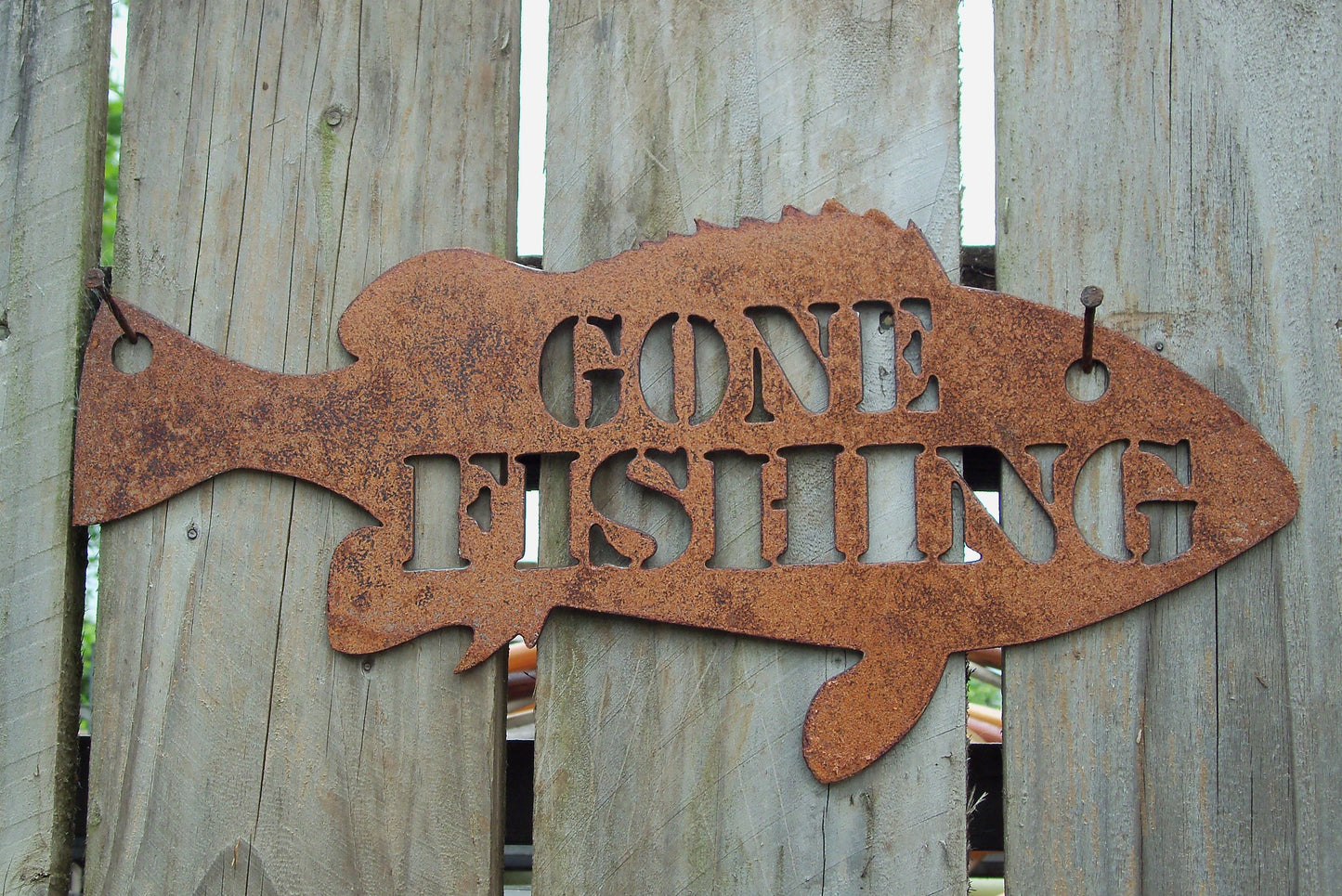 Rusty Metal FISH 'GONE FISHING' Sign Plaque Garden Ornament. Rustic Garden Decor. Metal Garden Decoration. Rusted Steel Garden Wall Art Gift