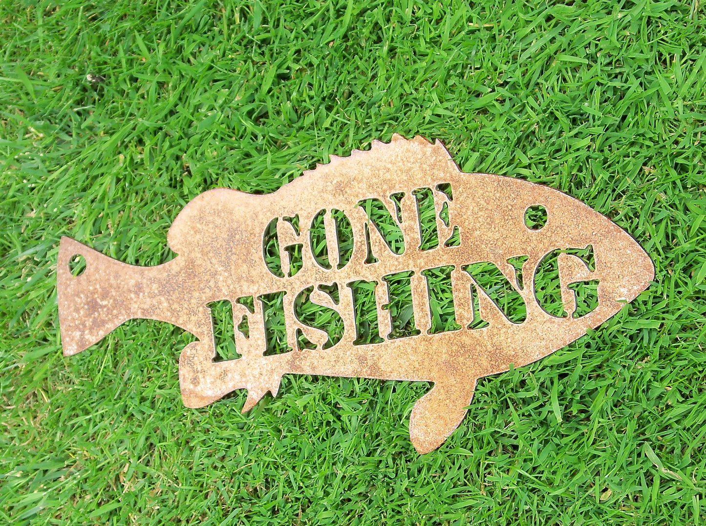 Rusty Metal FISH 'GONE FISHING' Sign Plaque Garden Ornament. Rustic Garden Decor. Metal Garden Decoration. Rusted Steel Garden Wall Art Gift