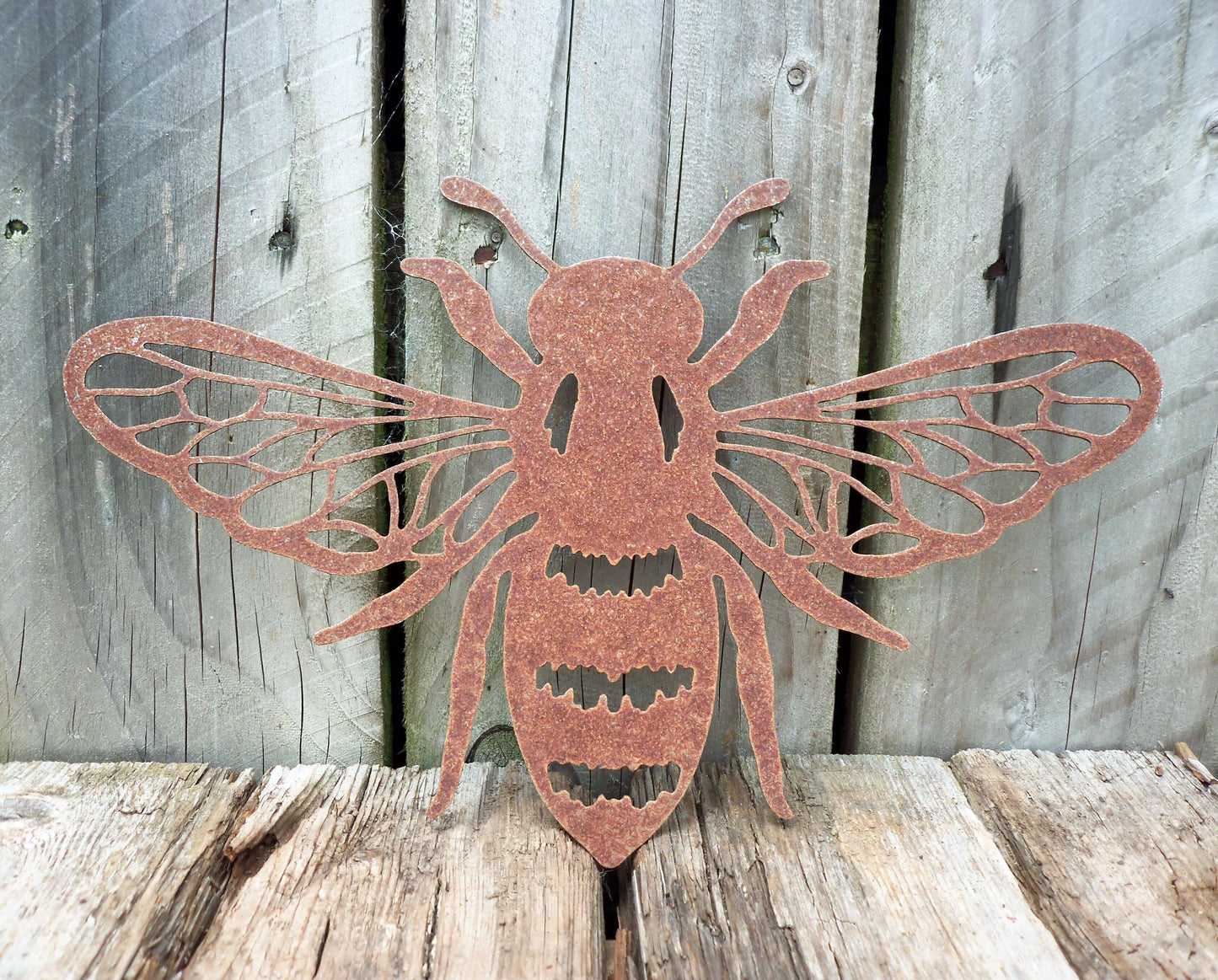 Rusty Metal HONEY BEE Garden Ornament. Rustic Garden Decor. Metal Garden Bee Decoration. Rusted Steel Garden Art. Birthday Gift for Mum.