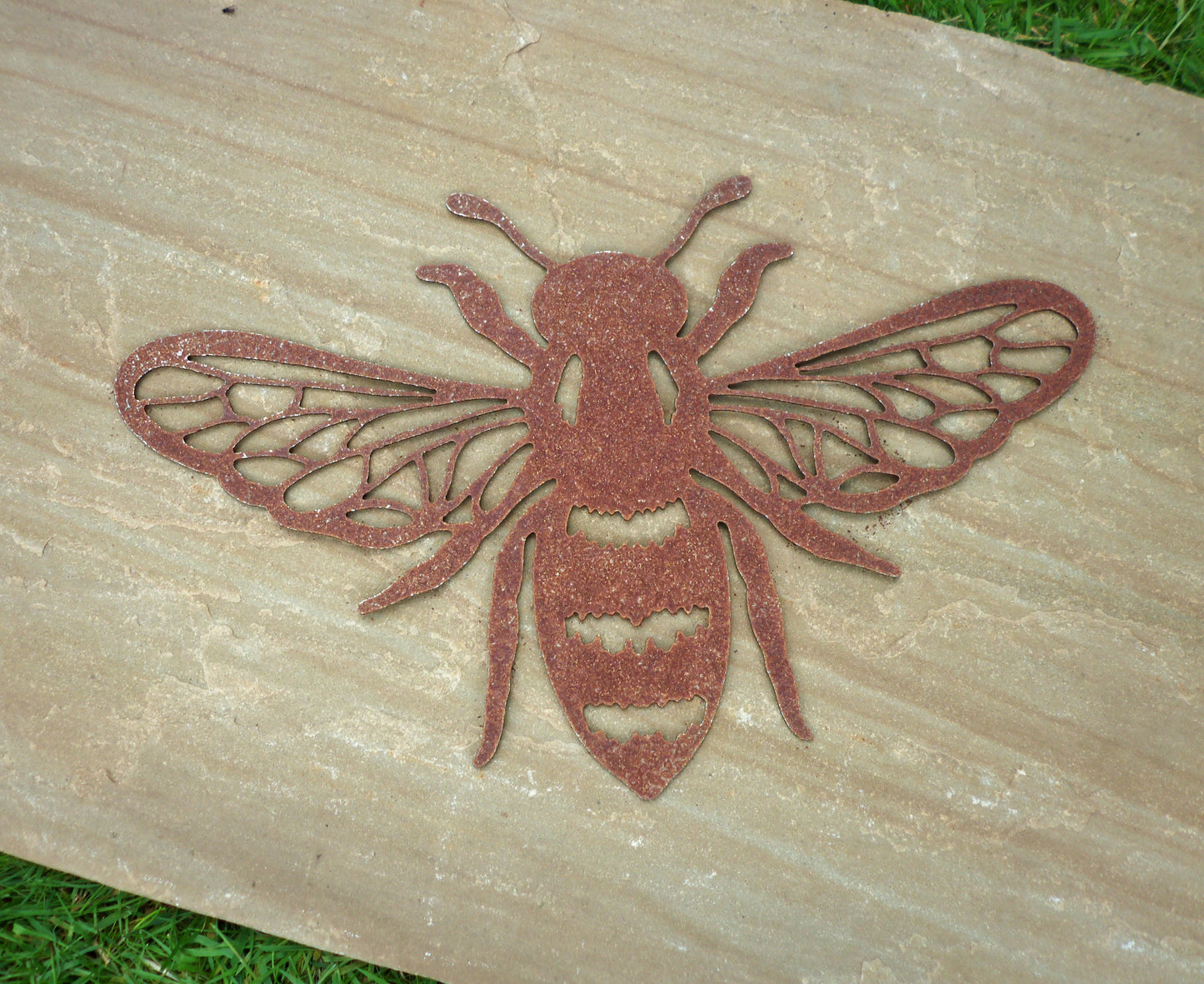 Rusty Metal HONEY BEE Garden Ornament. Rustic Garden Decor. Metal Garden Bee Decoration. Rusted Steel Garden Art. Birthday Gift for Mum.