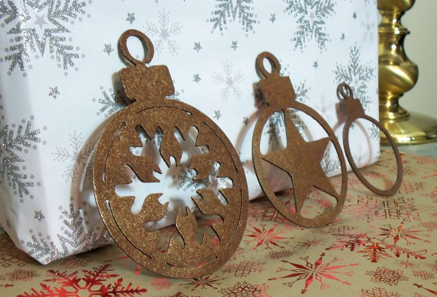 Rusty Metal STAR BAUBLE with Antiqued Gold Finish Garden Ornament. Rustic Garden Decor. Rusted Steel Garden Art. Christmas Decoration Gift.