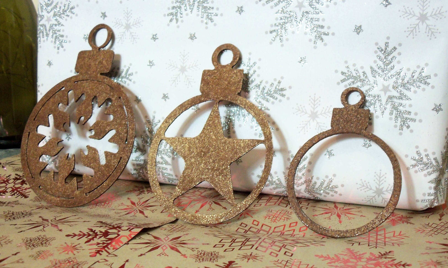 Rusty Metal STAR BAUBLE with Antiqued Gold Finish Garden Ornament. Rustic Garden Decor. Rusted Steel Garden Art. Christmas Decoration Gift.