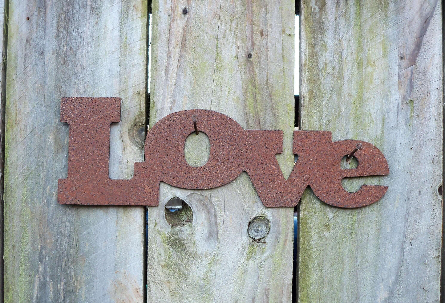 Rusty Metal 'LOVE' Sign Plaque Garden Ornament. Rustic Garden Decor. Metal Garden Decoration. Rusted Steel Garden Wall Art Birthday Gift Mum