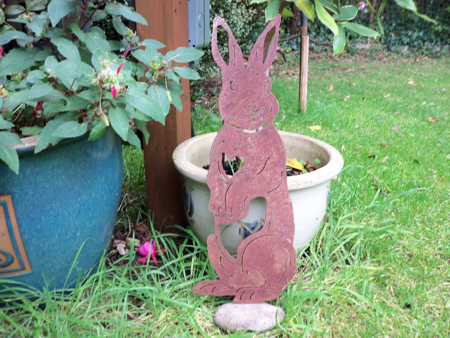 Rusty Metal RABBIT Garden Ornament. Rustic Garden Decor. Metal Garden Rabbit Decoration. Rusted Steel Garden Art. Birthday Gift for Mum.