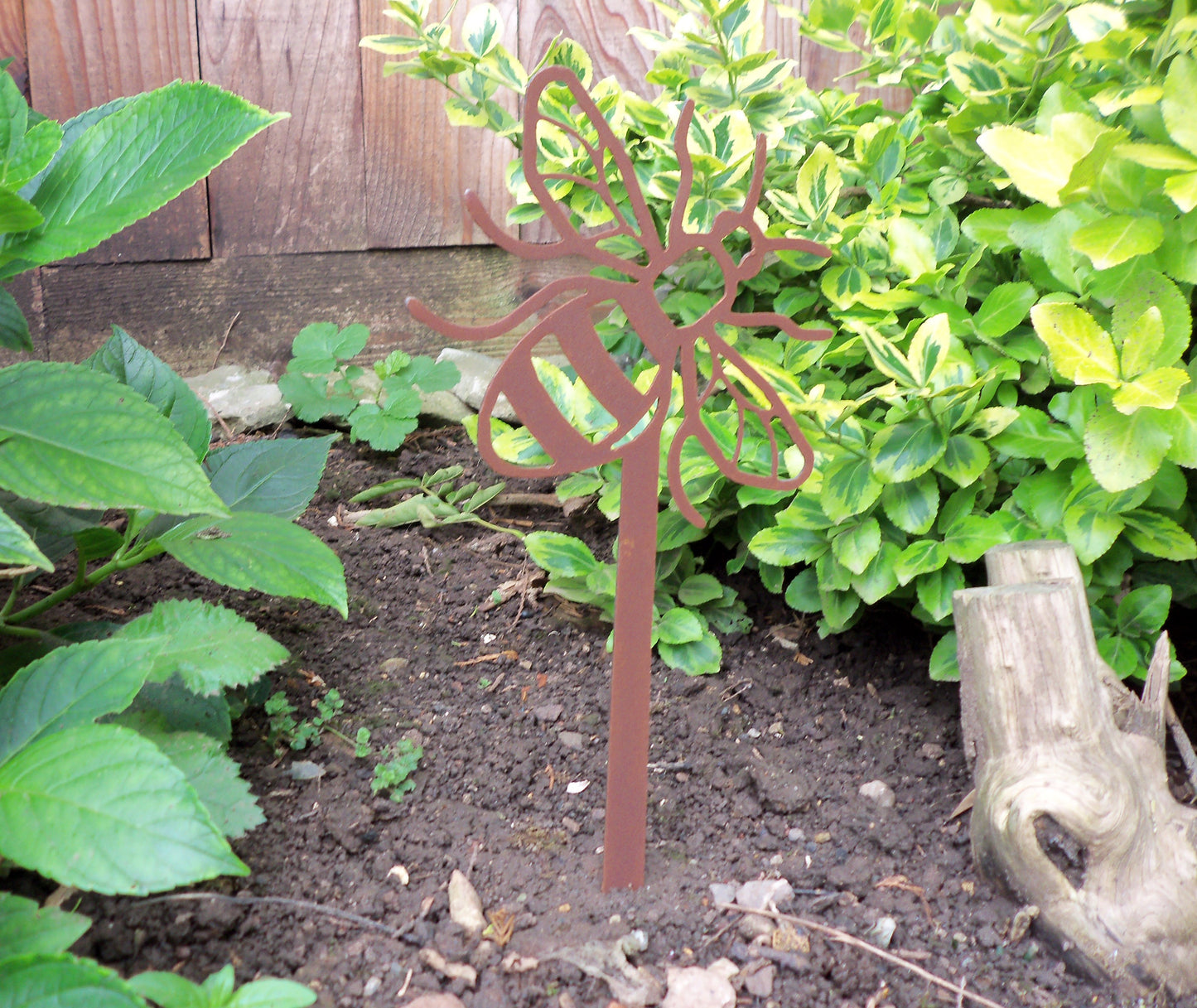 Rusty Metal HONEY BEE Garden Stake. Rustic Plant Pot Ornament. Metal Garden Bee Decoration. Rusted Steel Garden Art. Birthday Gift for Mum.