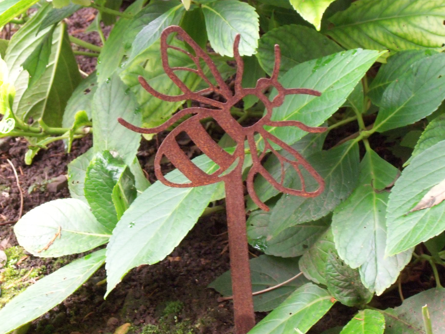 Rusty Metal HONEY BEE Garden Stake. Rustic Plant Pot Ornament. Metal Garden Bee Decoration. Rusted Steel Garden Art. Birthday Gift for Mum.