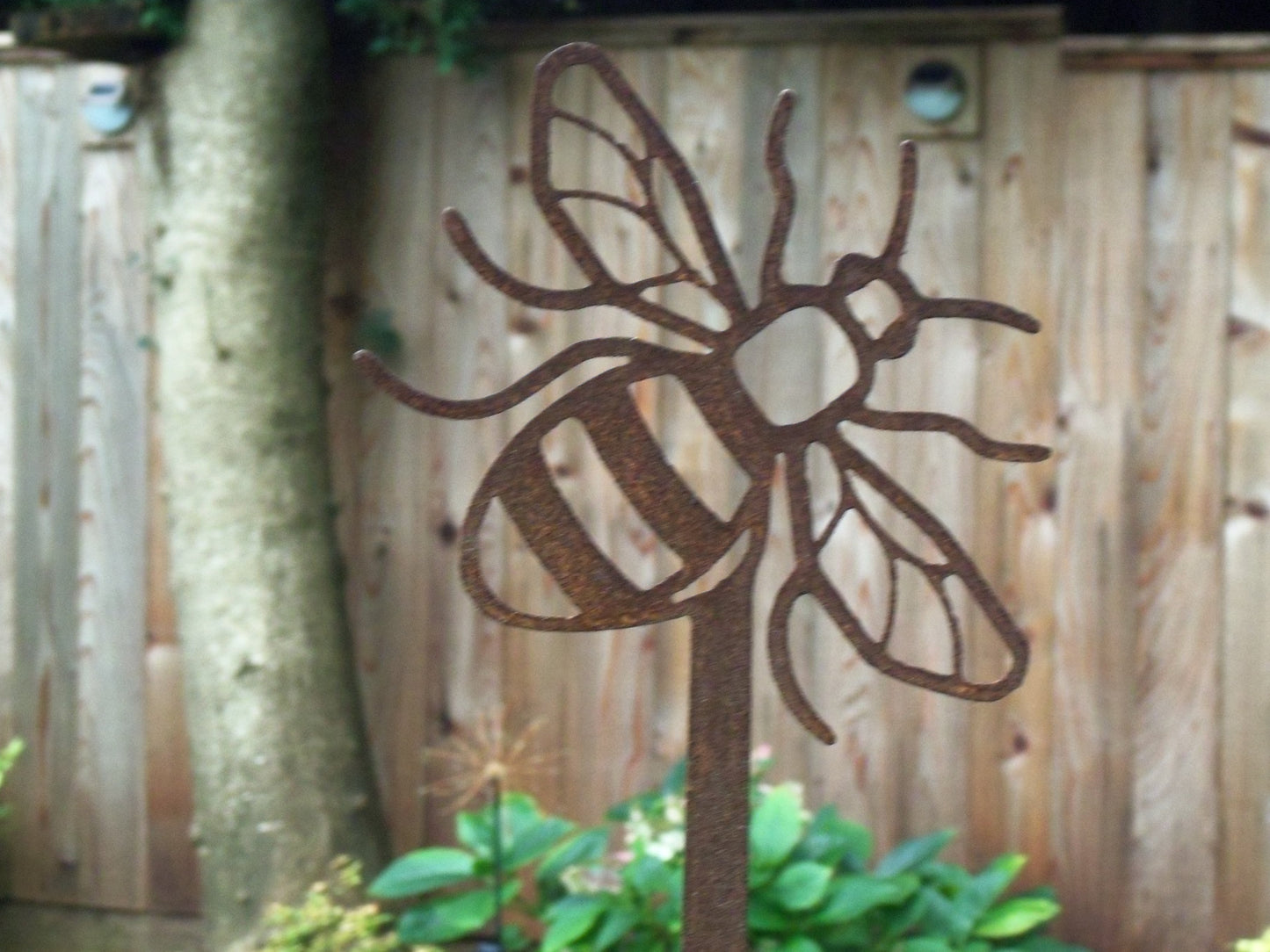 Rusty Metal HONEY BEE Garden Stake. Rustic Plant Pot Ornament. Metal Garden Bee Decoration. Rusted Steel Garden Art. Birthday Gift for Mum.