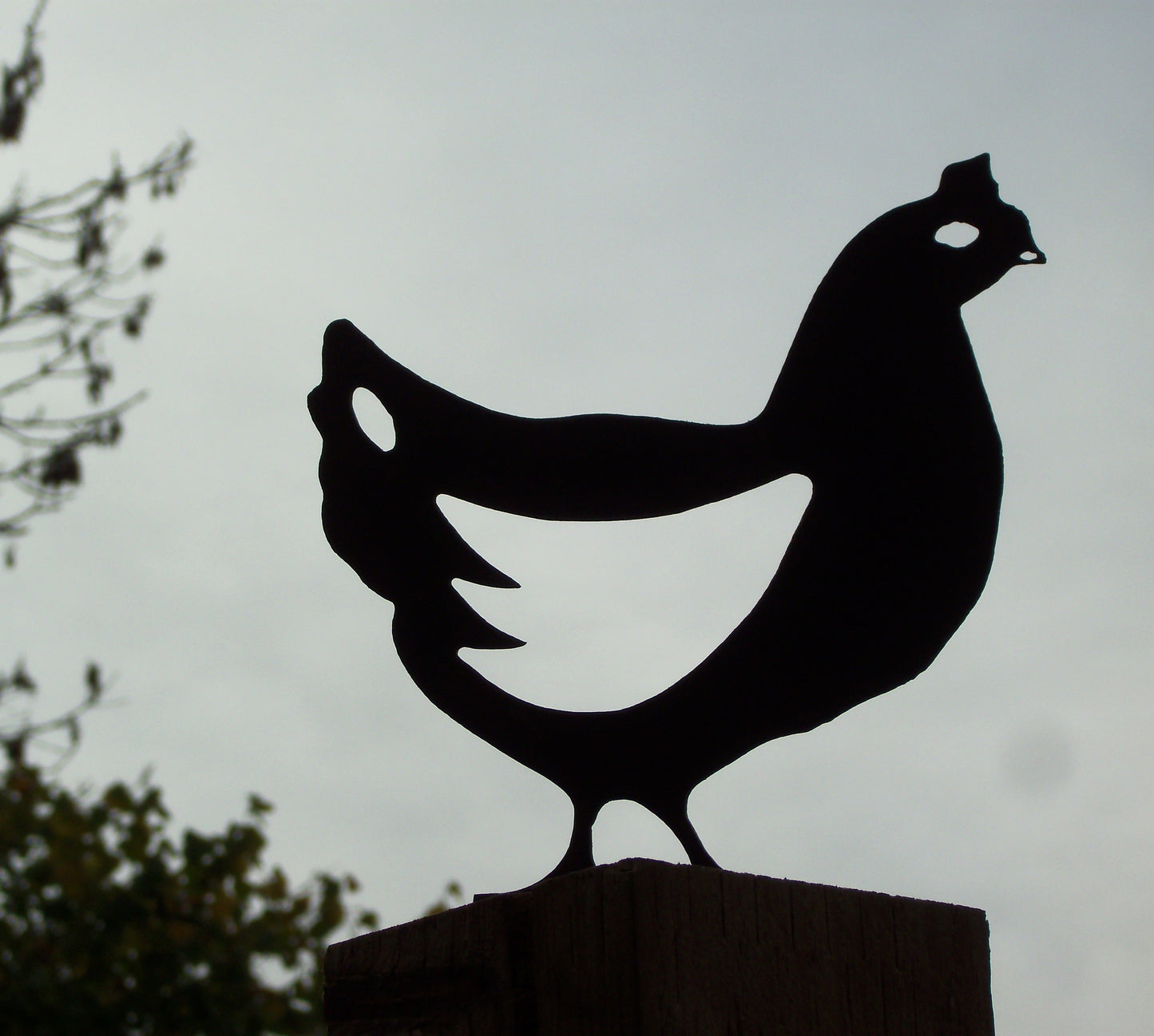 Rusty Metal CHICKEN Bird Garden Ornament. Rustic Fence Post Topper. Metal Garden Chicken Decoration. Rusted Steel Garden Art. Birthday Gift.