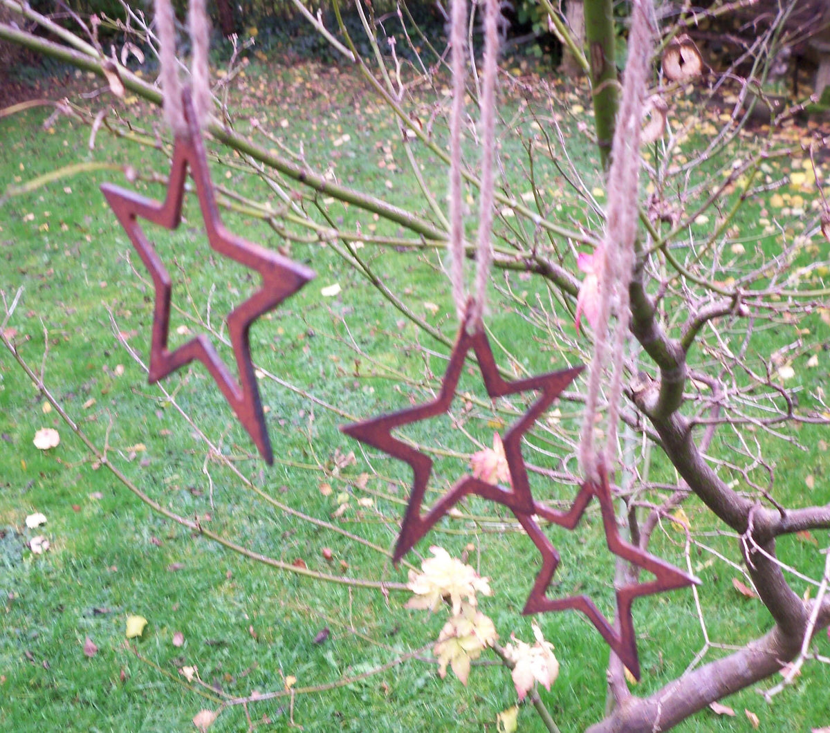 Rustic Steel Star Garden Gift Set - Rusted small stars with hanging holes garden ornaments with string on a tree