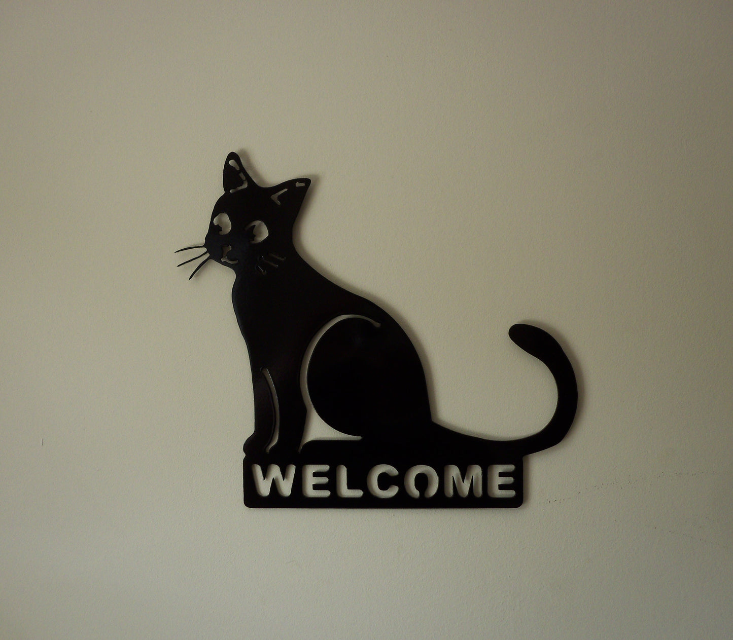 Black Painted Metal WELCOME CAT Sign Plaque Home & Garden Ornament. Metal Wall Art Home Decoration. Painted Steel Art Decor House Cat Gift.