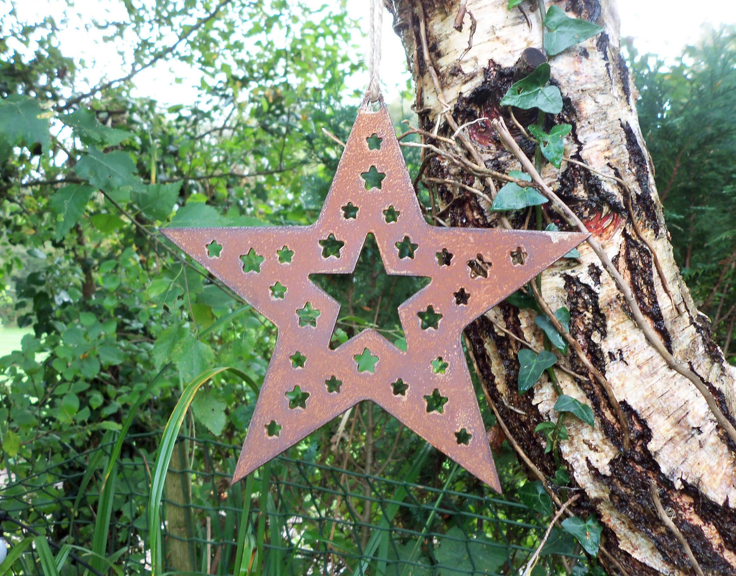 Rusty Metal STAR of STARS Hanging Garden Ornament. Rustic Garden Decor. Rusted Steel Garden Art. Metal STAR Garden Decoration Christmas Gift