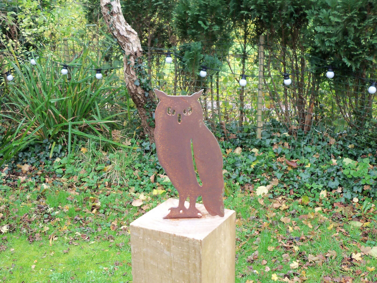 Rusted Steel OWL Garden Ornament - Rustic Metal Bird Decoration in Garden with Unique Rusted Patina Finish