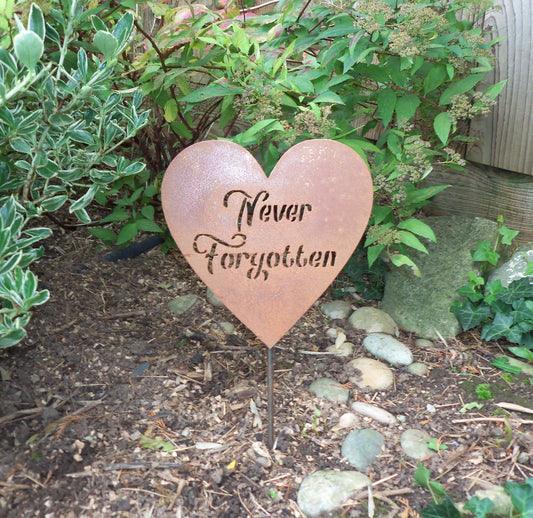 Rusty Metal HEART MEMORIAL Plaque Marker on a Pole Ornament. Never Forgotten. Rustic Garden Decor. Rusted Steel Vintage Art Decoration.