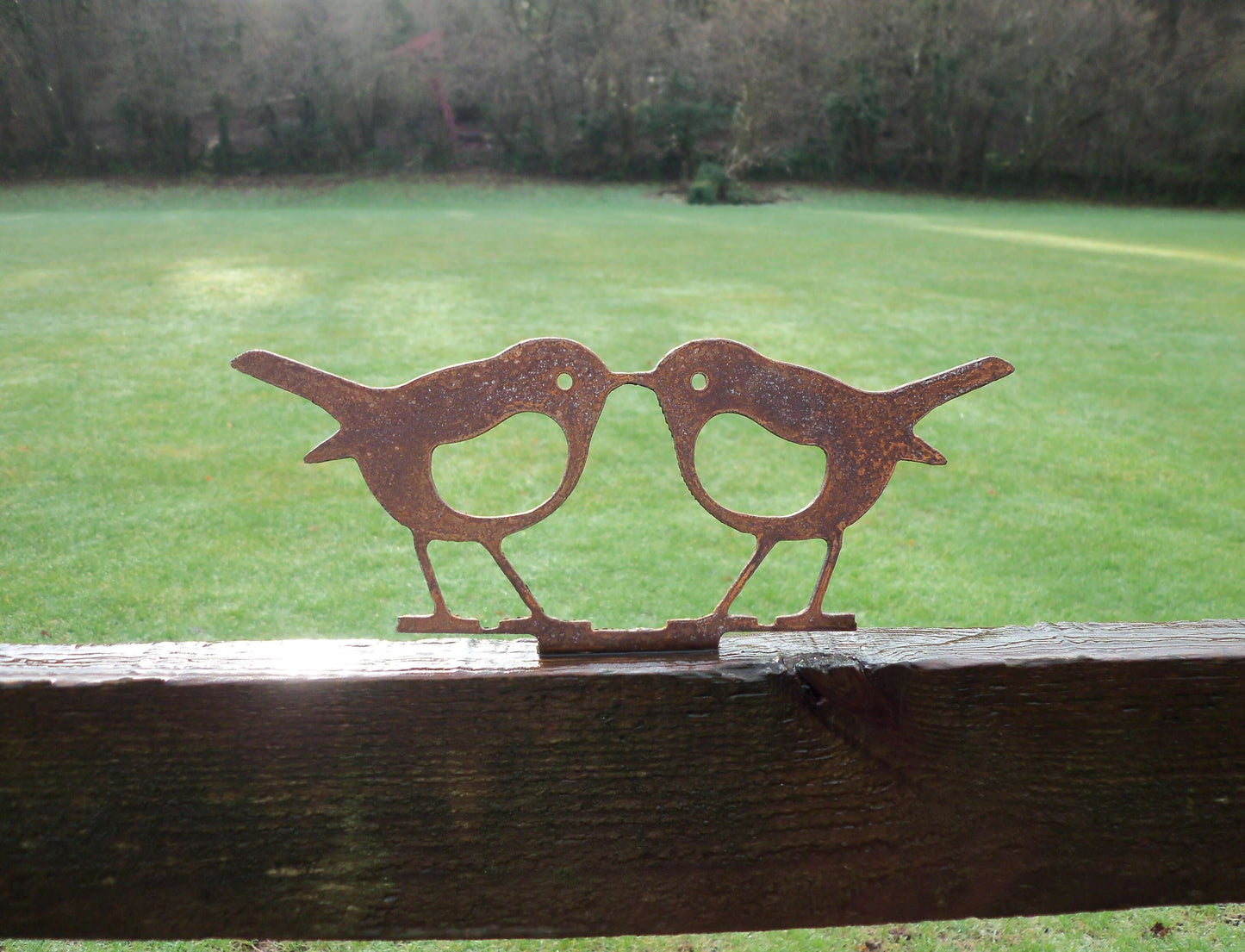 Rusty Metal KISSING ROBINS Birds Garden Ornament. Rustic Fence Post Topper. Outdoor Robin Decoration. Rusted Steel Art Sculpture.