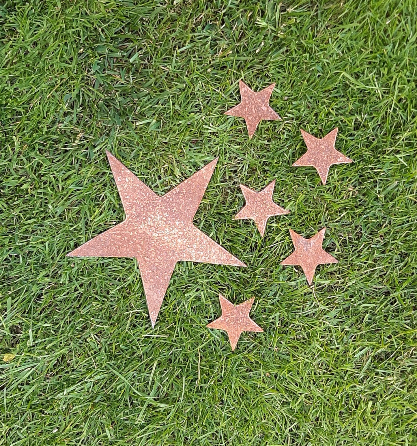 Rusty Metal STAR -Med + 5 x Small STARS Set Garden Ornament. Rustic Garden Decor. Rusted Steel Garden Art. Metal STAR Garden Decoration.