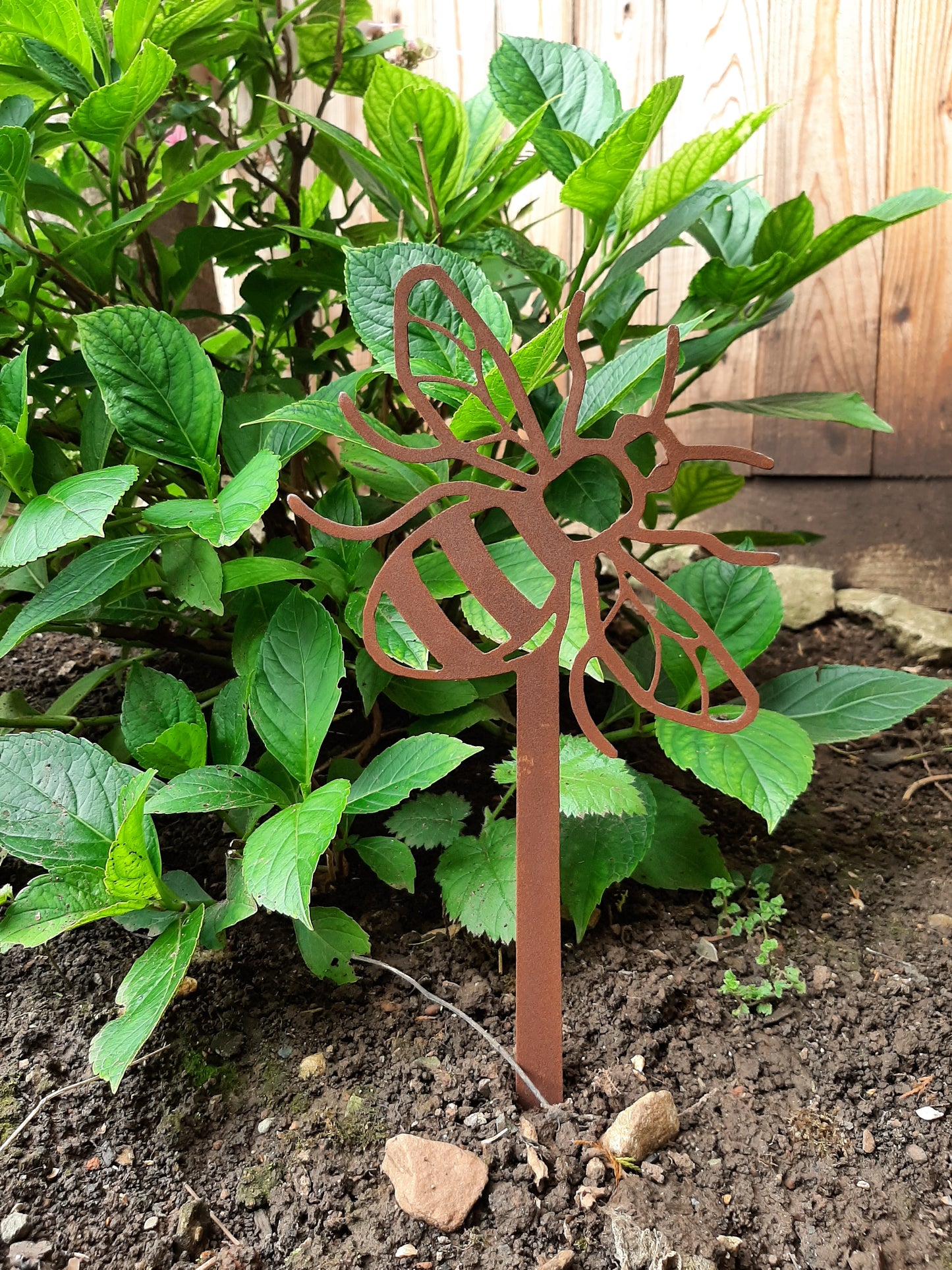 Rusty Metal HONEY BEE Garden Stake. Rustic Plant Pot Ornament. Metal Garden Bee Decoration. Rusted Steel Garden Art. Birthday Gift for Mum.